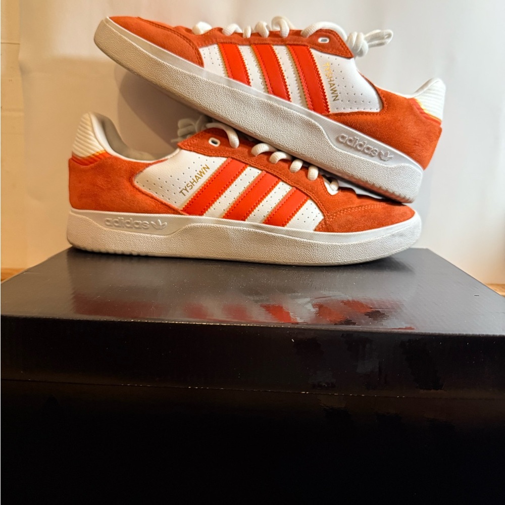 Size 11.5 - Adidas Tyshawn low collegiate orange